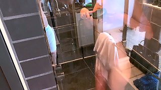 a chick masturbating in the shower and squirted