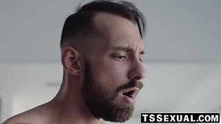 Trans Ariel Demure loses control as Johnny B loosens her hole