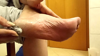 Slippery soles close-up - totally sexy & pure!