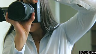 She grants her photographer with harsh fuck