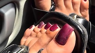 Amateur Foot Fetish Girlfriend Sucks and gives a Footjob