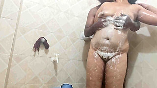 Sexy Sindu Bathing Sex with Lover
