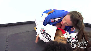 Sos0389 Wild Women - Gym Rivals - Ivy Satinee Vs Ivy Rain