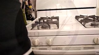 Sinn Sage - Office Pizza Party Giantess