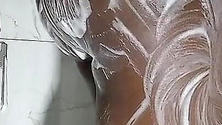 Sucking a Big Dick in the Shower, I Got Really Excited and Asked Him to Fuck Me.