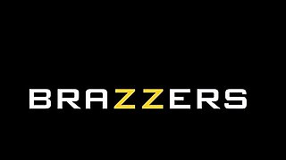 Curvy Girl Fucks The Sexy Neighbor August Skye / Brazzers