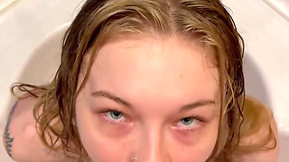 Hot blowjob in jacuzzi from wet girl
