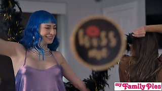 Explosive internal cumshot fresh years eve threesome with pearls blu & Vina Sky