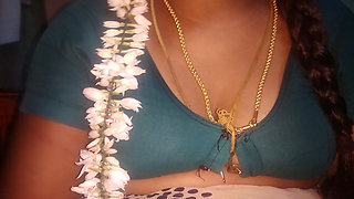 Molai azhagi priyanka atthaiyin sidhiyil viralgalai vittu aatum munnal kadhalan, big boobs priyanka aunty sex