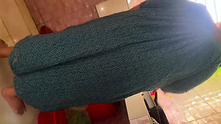 Mallu Moti Gand Vali Satul man ko tapa tap choda jab unki patni gar par nahi tha - Indian Sex MMS (Stepmother fucked by stepson in kitchen)