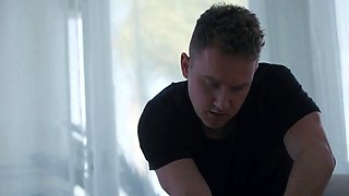 Big boobed milf liz skylar tempts her masseuse Van Wylde into fucking her