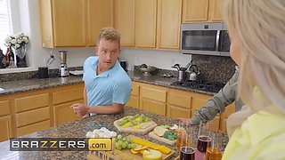 Van Wylde ambles around the house and catches siri dahl & Katie Kush in the laundry room hardcore - brazzers