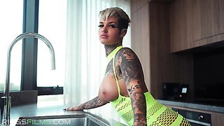 Hypnotic Primal's tattoo babe porn