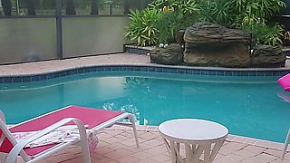 Blonde is flashing her big boobs in the outdoors