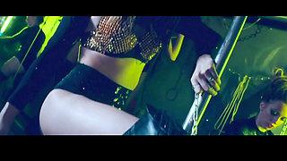 Golden Shower Mature Slut Drenching Floor in Hot Piss Streams