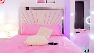 Live brunette camgirl toys masturbation orgasm on webcam