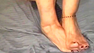 Best Foot Job with High Arches From a Super Sexy Mature Woman