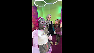 Daytime Looks & Playful Moments