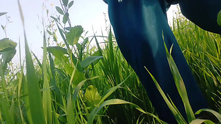 Khet kheton mein gand Marne Laga upar se Koi aaega FIR chhod Diya