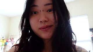 Big boob brunette masturbates on webcam