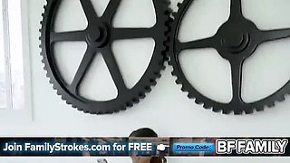 Step Sister Abella Danger Gets Morning Wood Blowjob From Big Step Brother Ike Diezel