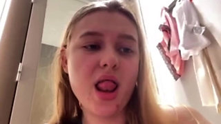 Jucielussie teasing u in the locker room