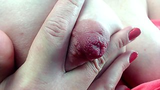 Amateur preggo hoe toys her pussy close up in fetish solo