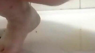 Orgassmuss in the Shower