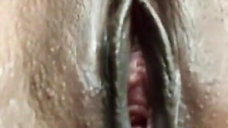 Horny Webcan Girl Fucks Her Throat with Her Fuck Machine While Her Pussy Is Vibrated