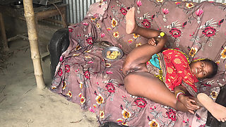 Indian desi housewife lund ko malish Kiya aur gand chudai ki