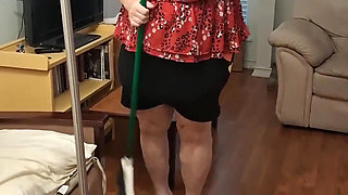 Sweeping Big Beauty Nurse Vicki Decides to Weigh Herself