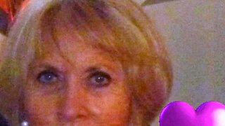 uma mulher de 74 anos muito atraente