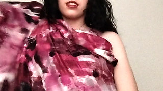 Nymphomaniac beating siririca at party time