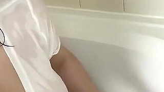 Amateur - Dani Valentina Gets Wet