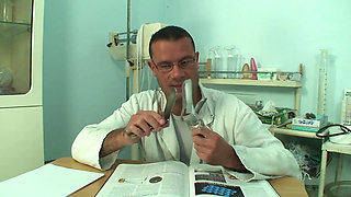 Uncertain doctor can't figure out what's the best way to fuck this hot wet pussy blonde