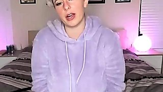 Big boob brunette masturbates on webcam