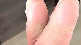 I Saw My Neighbors Wife After a Workout and I Couldnt Oppose Her Legs and Big Ass