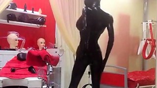 Kylies Latex Webcam Show: BDSM Fun im Studio