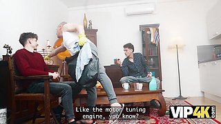 Watch glamorous Steve Q's video