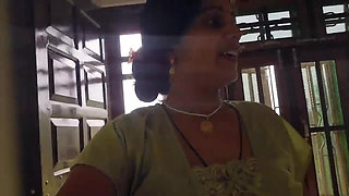 Jija ji ne apne choti sali ki virgin pussy milte hi uski pussy ros nikal diya,pussy ros piya jija ji ne guder ros yammy