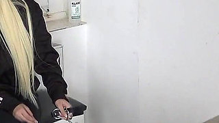 Fußsklavendiente Beim Nach Hause Kommen!