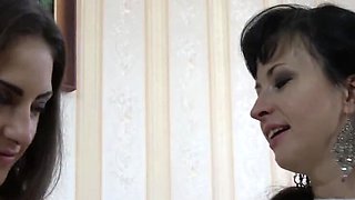 Lesbian Ladybird Roleplay Fantasy - Wanilianna Brunette Stockings Eating Pussy 69 HD