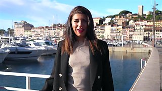 Luna joins the professor and his secretary - Jacquie et Michel TV