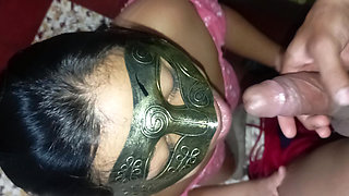 Homemade cumshot straight in the mouth, brunette receives cum