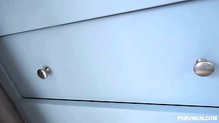 Step-mother Cherie Deville wants to get pregnant - pervmom